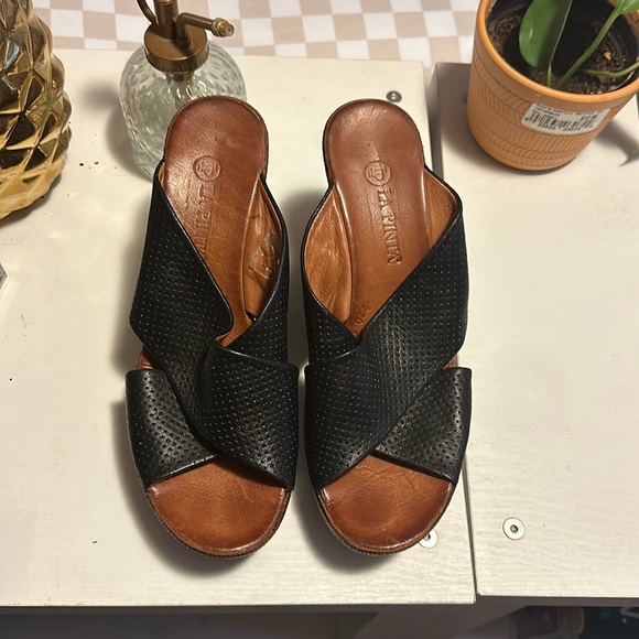la pinta Shoes - La pinta slip on heels